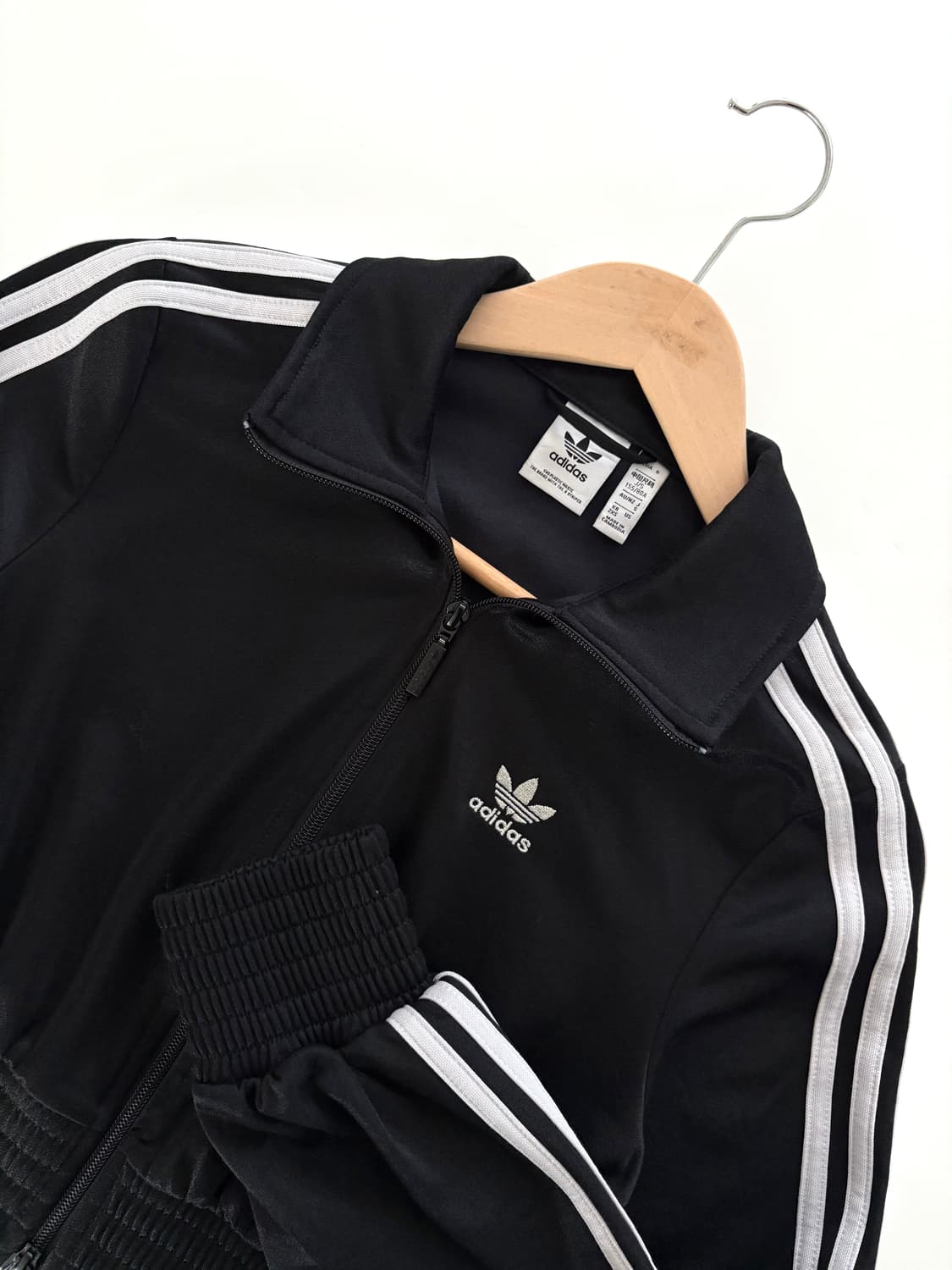 Adidas 아디다스 블랙 컬러 크롭 트랙 자켓 상품이미지6