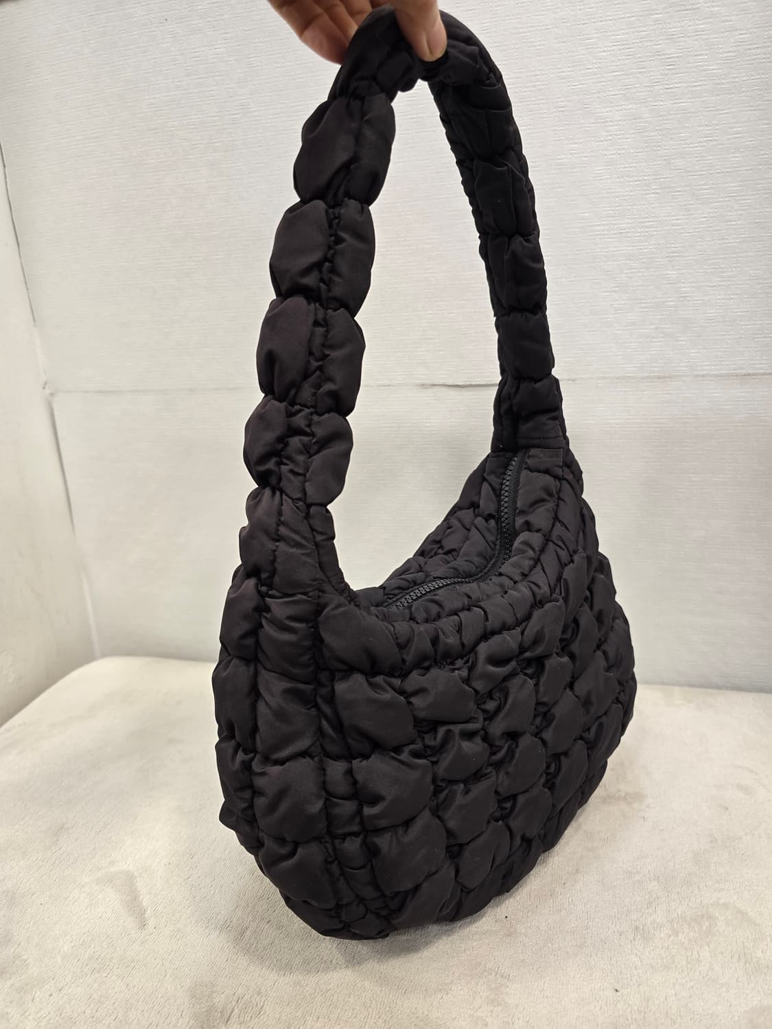 COS 코스 퀼티드 구름백 숄더백 블랙 상품이미지3