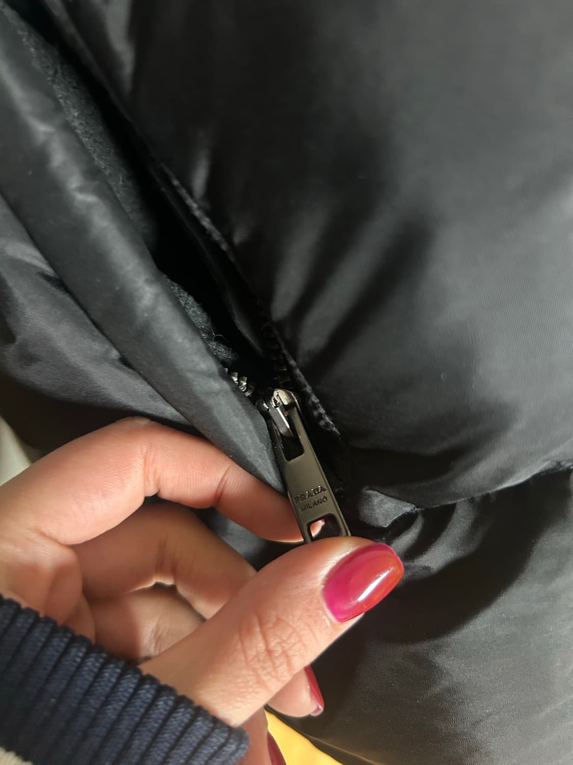 프라다 삼각 로고 패딩 남성 46 상품이미지4