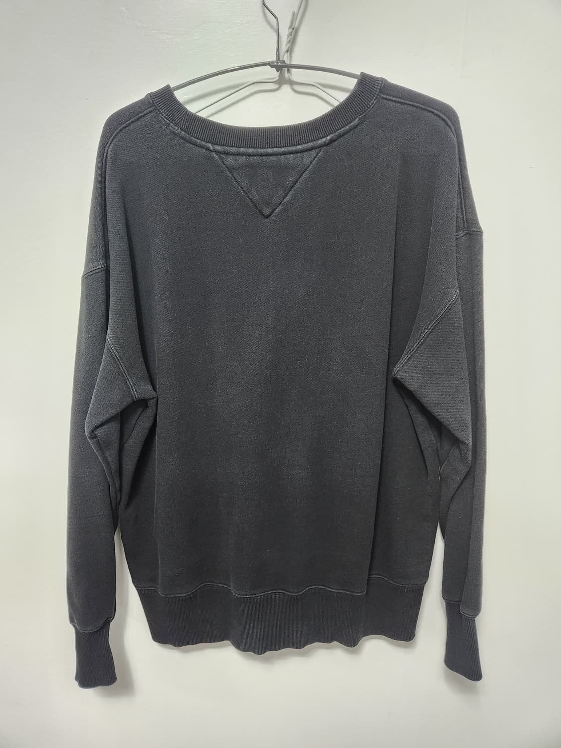 [정품] 타미 진스 90s 센터 빅로고 맨투맨 블랙 상품이미지2