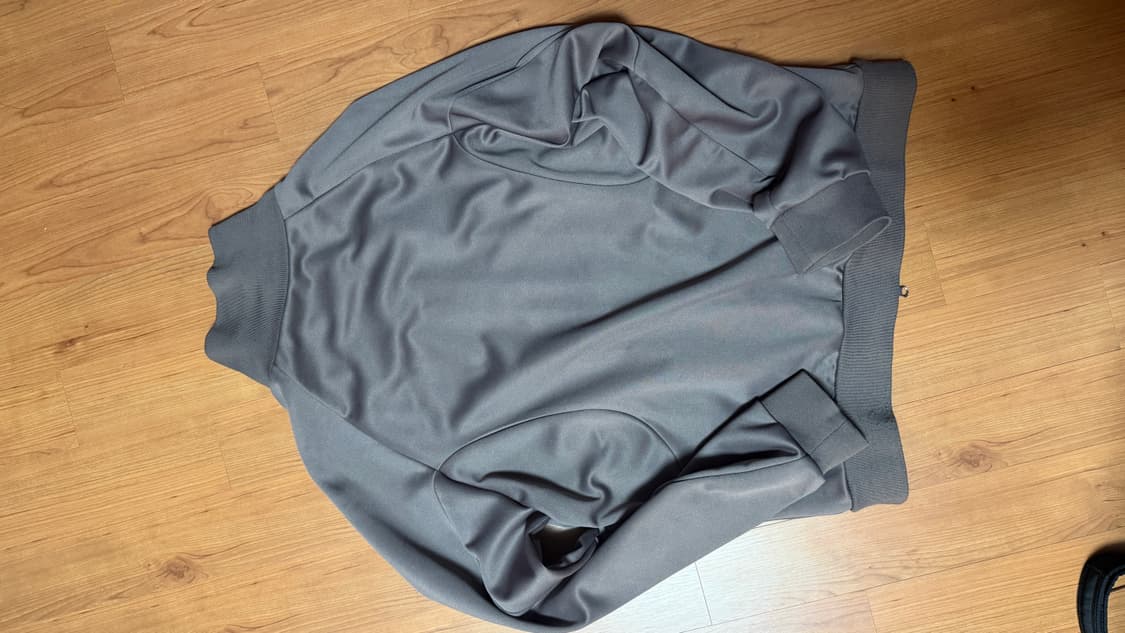 산산기어 22fw 트랙자켓 브라운 3사이즈 판매합니다.  상품이미지5