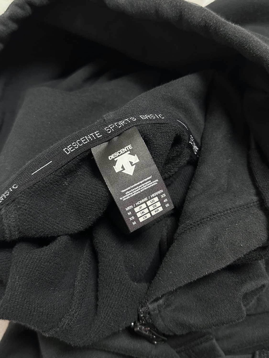 데상트 후드집업 블랙 M 상품이미지3
