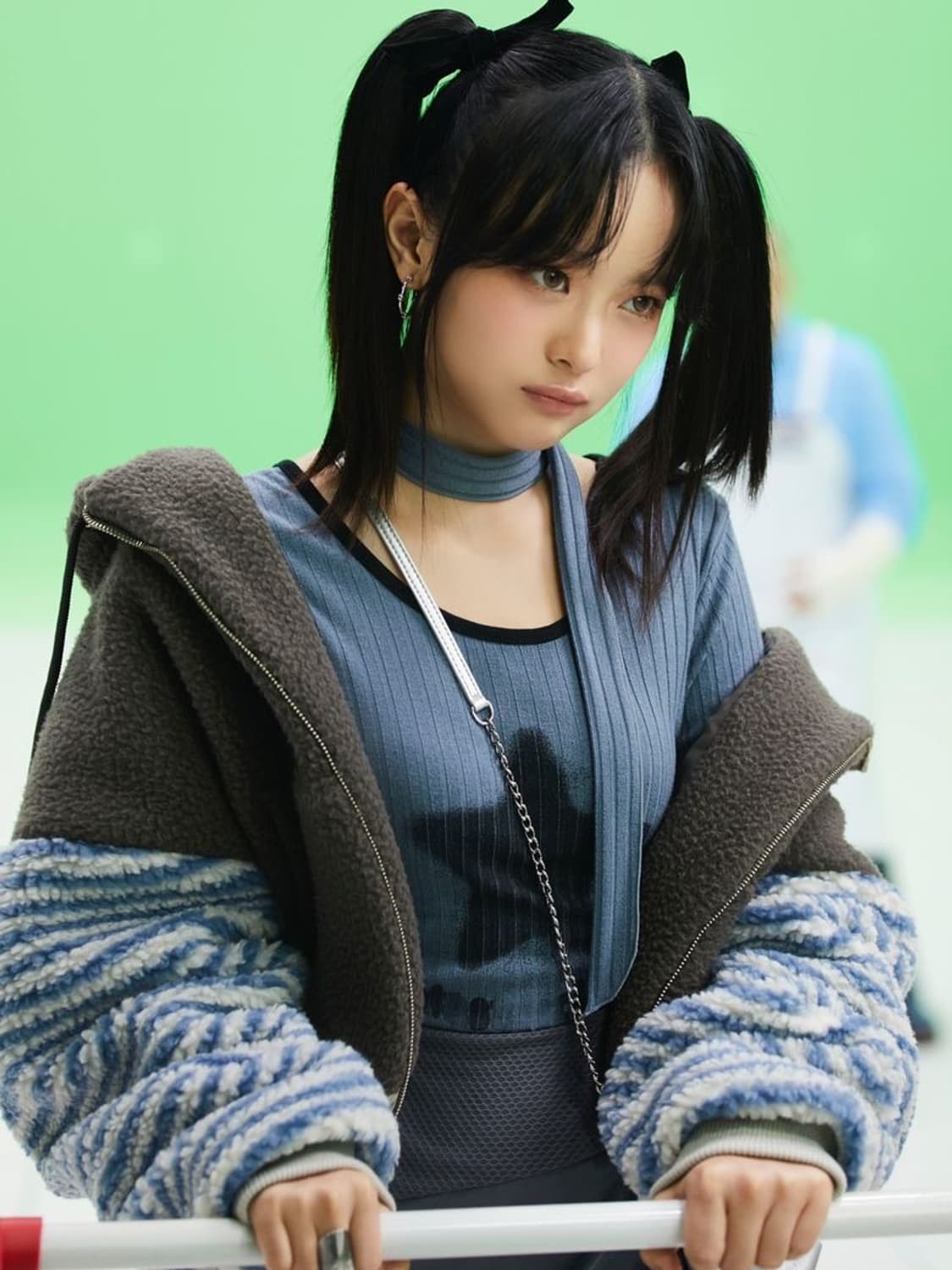 뉴진스 하니 러브이즈트루 스트라이프 집업 상품이미지1