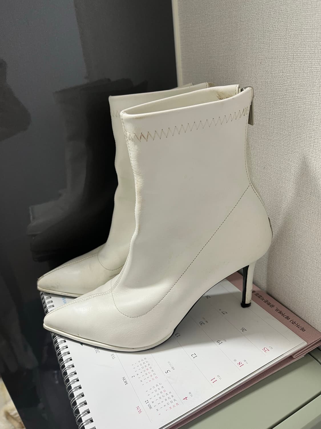 트윙클제니 화이트 앵클 부츠 힐 부츠 상품이미지1