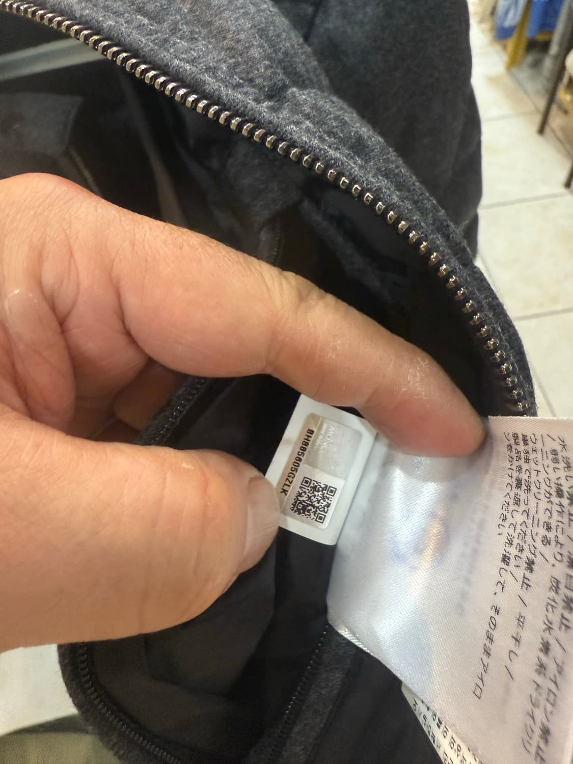 2/100 정품 몽클레어 DELABOST 패딩 팝니다 상품이미지8