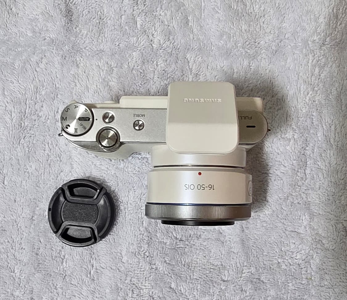 삼성 NX3000 미러리스 카메라와 16-50mm 렌즈 팝니다. 상품이미지4
