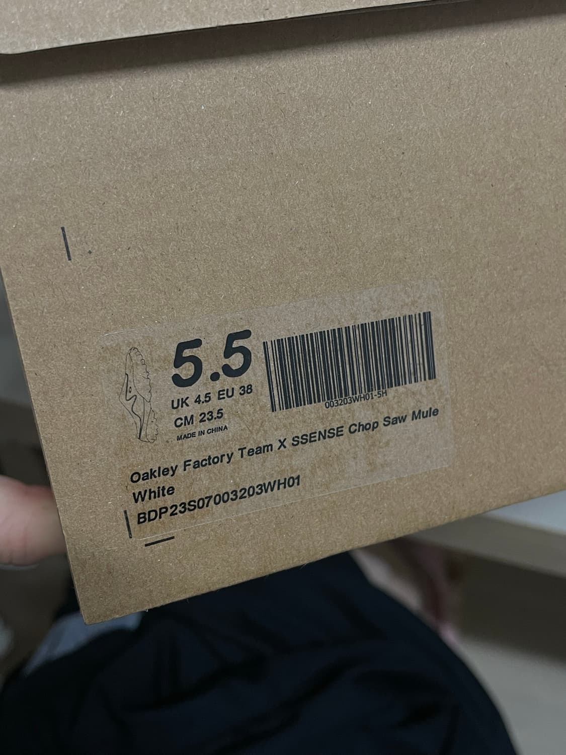 오클리 팩토리 팀x브레인 데드x센스 찹 쏘우 뮬 화이트 상품이미지6