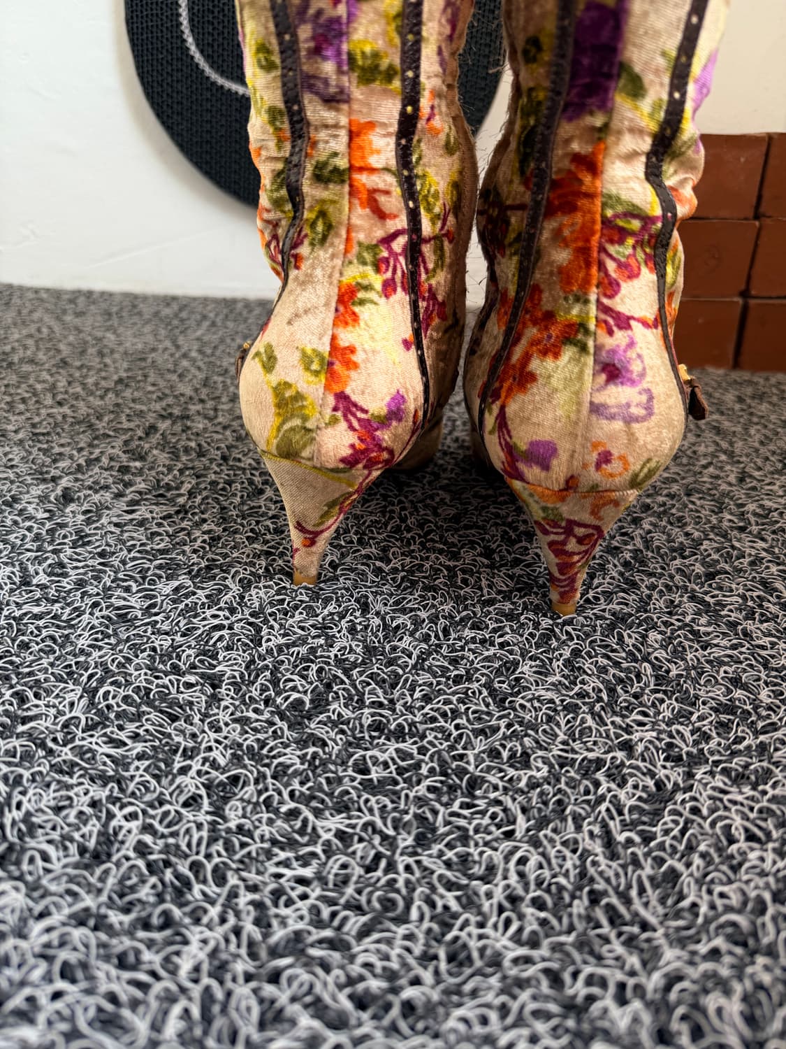 에트로(ETRO) 빈티지 플로럴 벨벳 & 레더 롱 부츠 (36.5) 상품이미지4