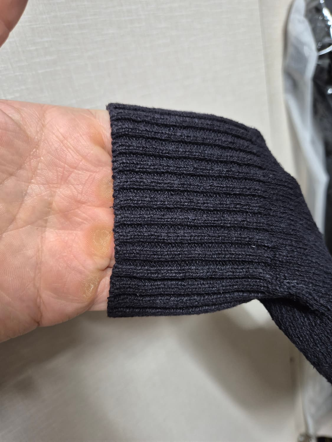 23SS스톤아일랜드 라운드넥 니트 90-S 블랙 상품이미지6