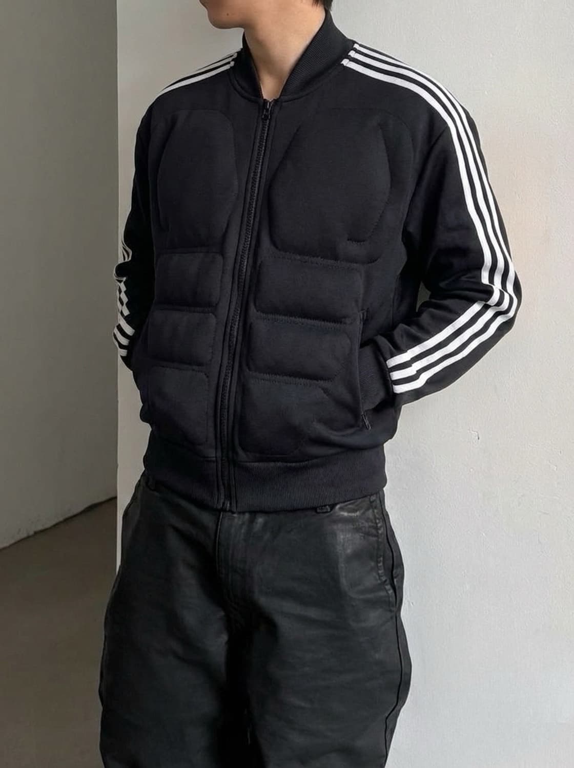 제레미스캇 x 아디다스 패디드 머슬 져지탑 상품이미지1