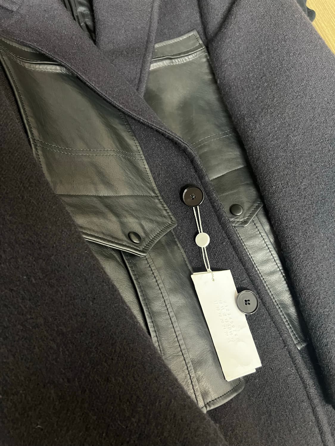 명작 마르지엘라 15AW 레더패널 롱 싱글 코트 54 상품이미지5