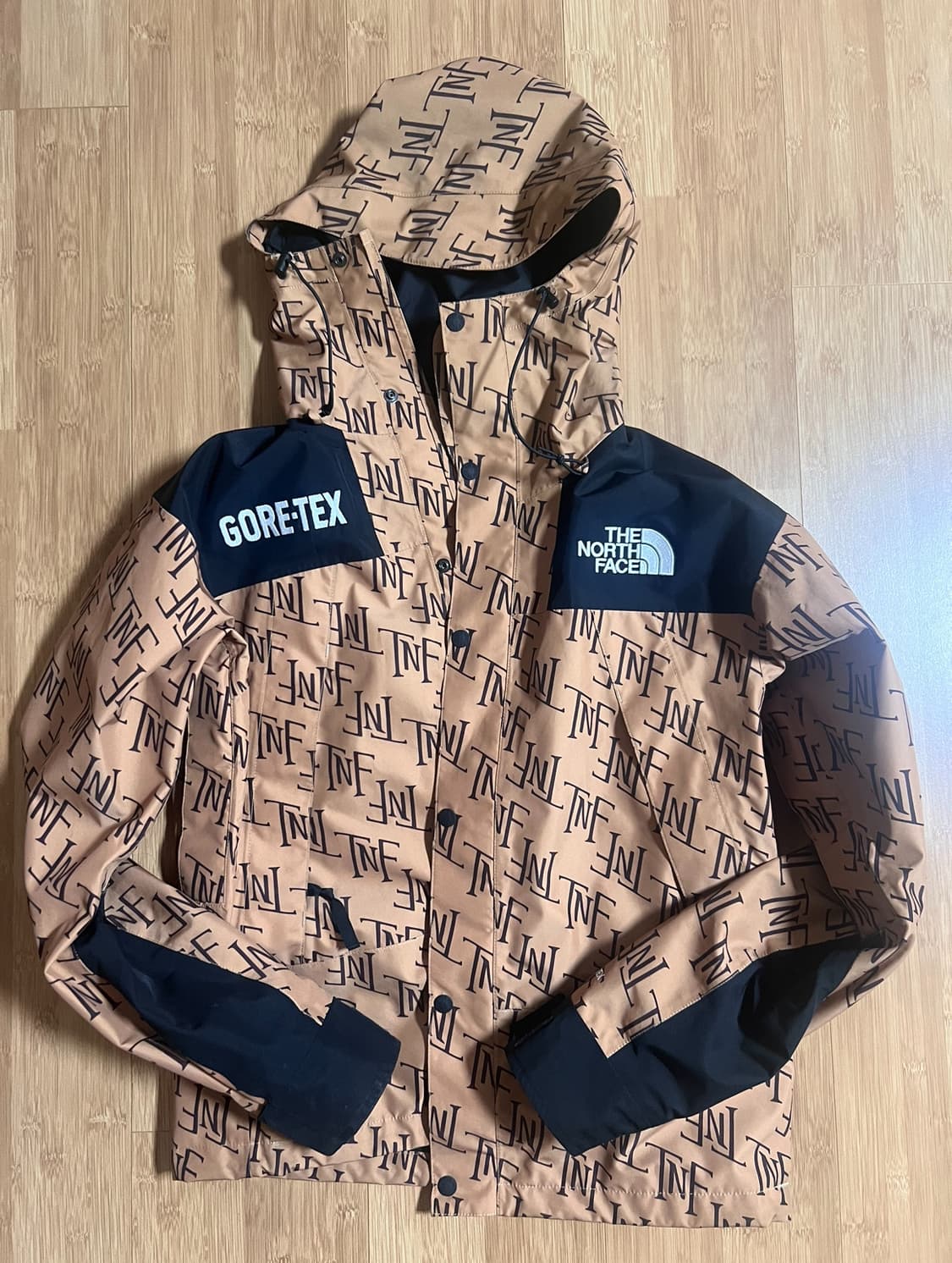 노스페이스 바람막이 tnf 한정판 상품이미지2
