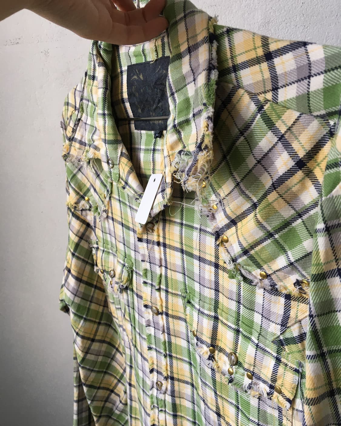 Stud grunge point check pattern shirt 상품이미지4