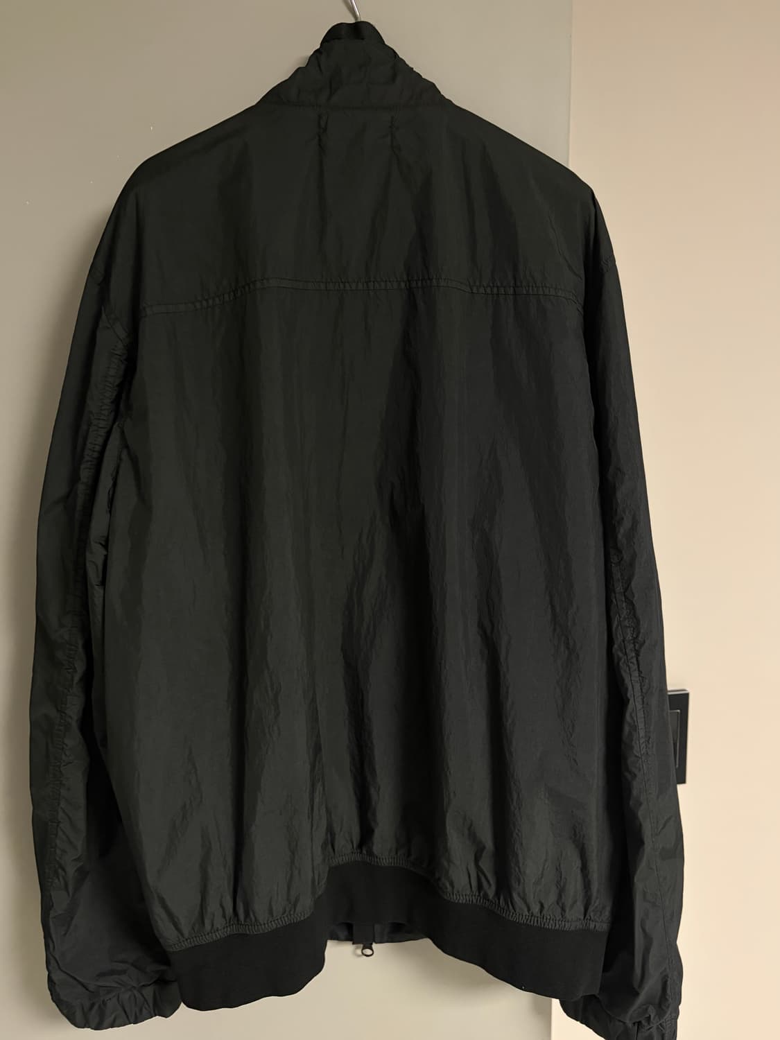 스톤 아일랜드 크링클랩스 R-NY 윈드 레지스턴트 자켓 블랙 상품이미지3