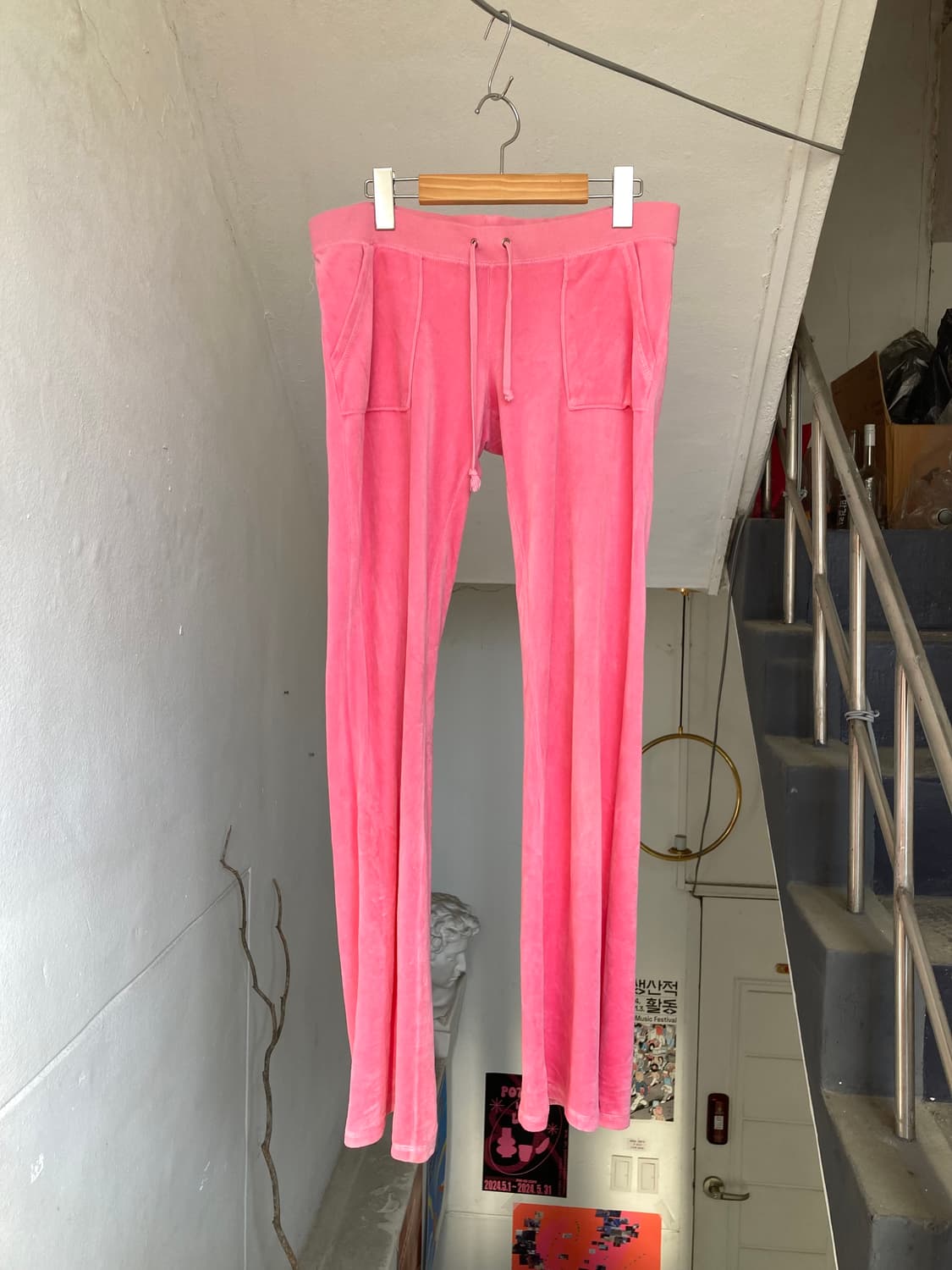 쥬시 꾸뛰르 벨벳 로우라이즈 부츠컷 팬츠 상품이미지1