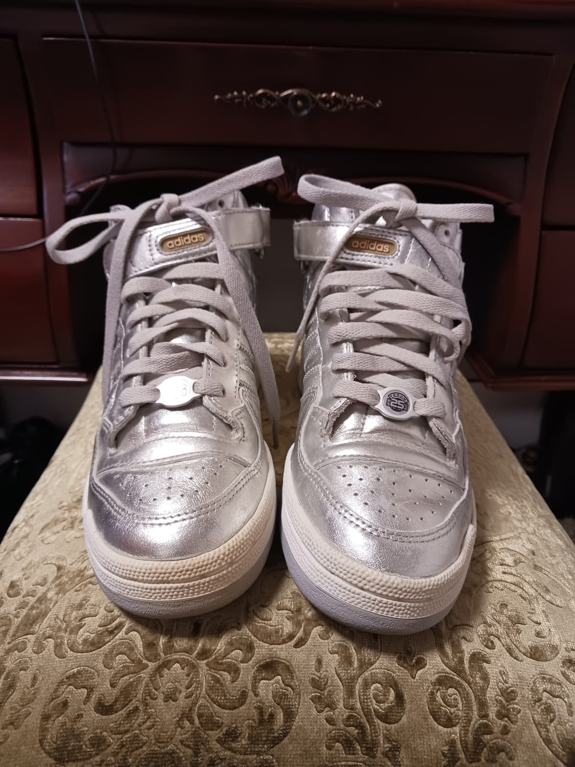 아디다스 포럼미드 25주년 실버스니커즈 상품이미지1