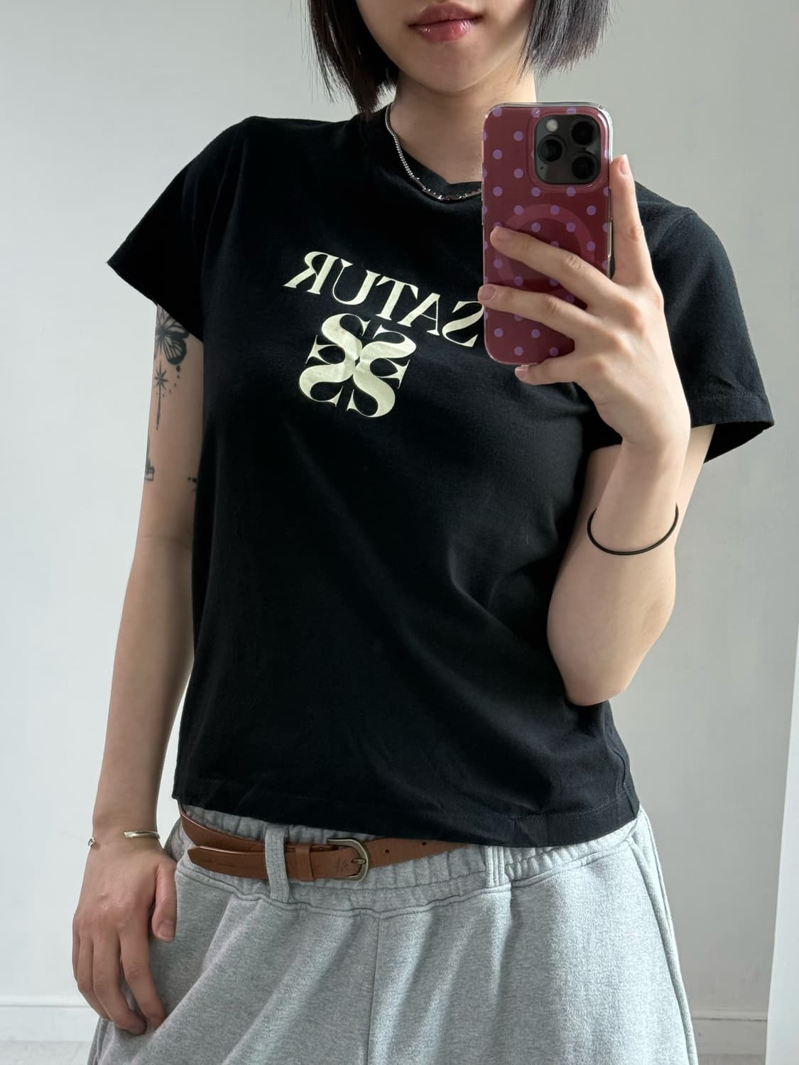 Satur 로고 블랙 반팔티 상품이미지1