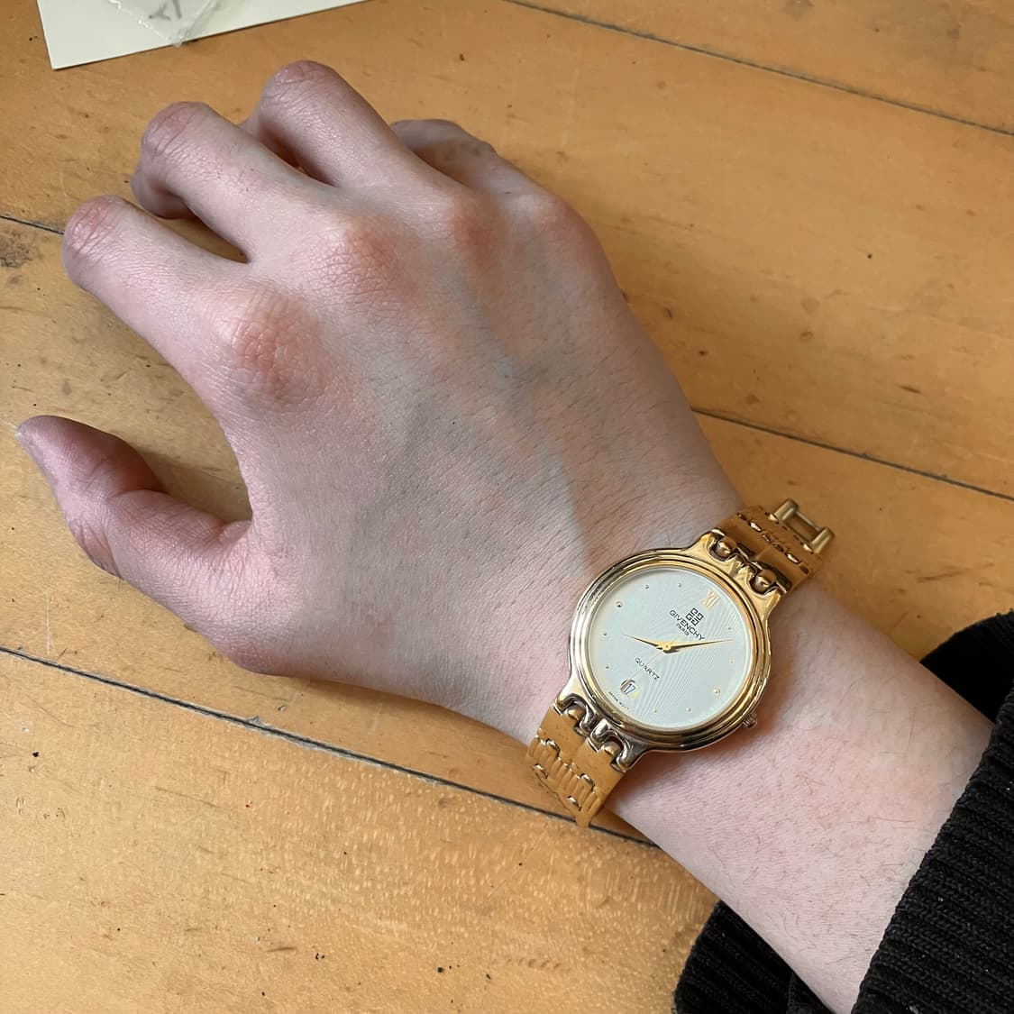 Givenchy 지방시 골드 트라이벌 빈티지 메탈 쿼츠 시계  상품이미지4