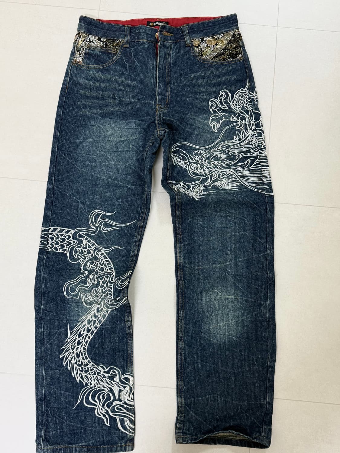 카라쿠리타마시st 오리엔탈 용 자수 데님 팬츠 상품이미지1