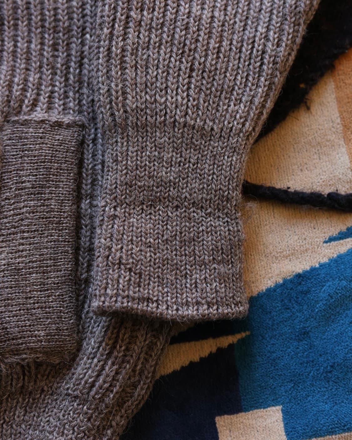 엘엘빈 80s 브리티쉬 울 앨보우 패치 니트 가디건 상품이미지8