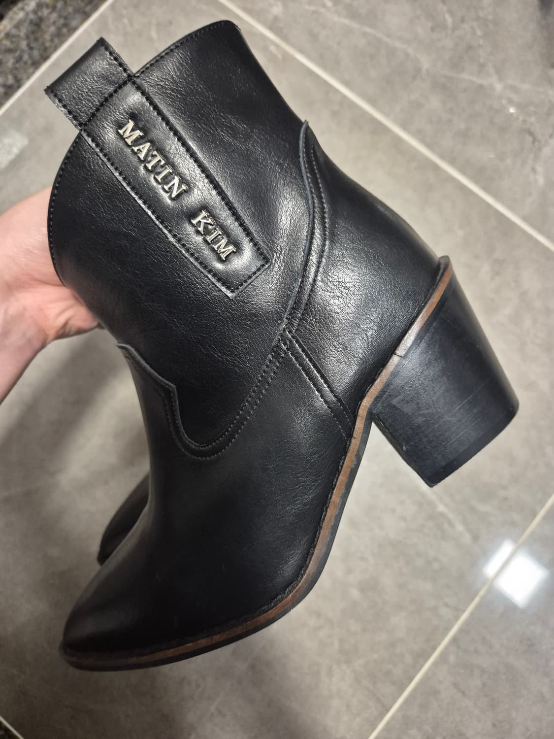 마뗑킴 웨스턴 앵클 부츠 WESTERN ANKLE BOOTS IN BLA 상품이미지3
