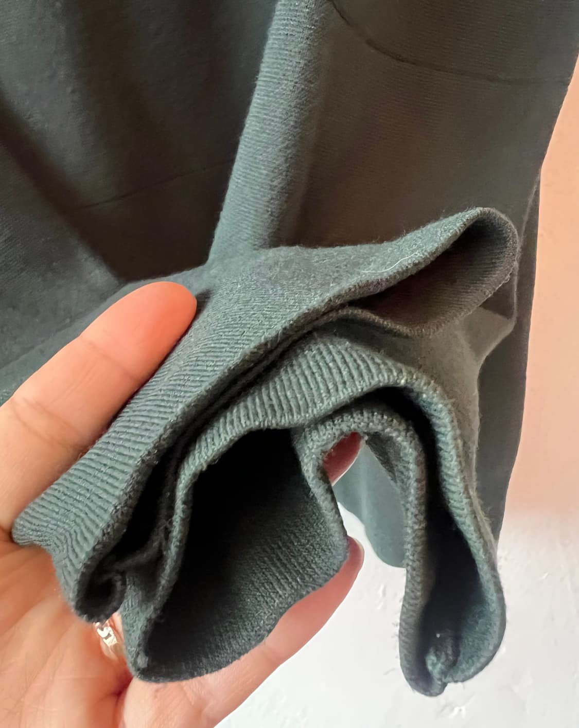 띠어리 남성 카키 라운드니트 상품이미지5