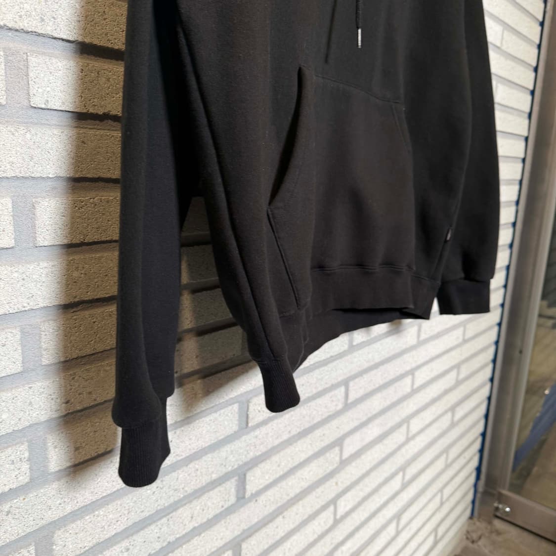 브라운브레스 후면 프린팅 오버핏 후드티 블랙 컬러  상품이미지4