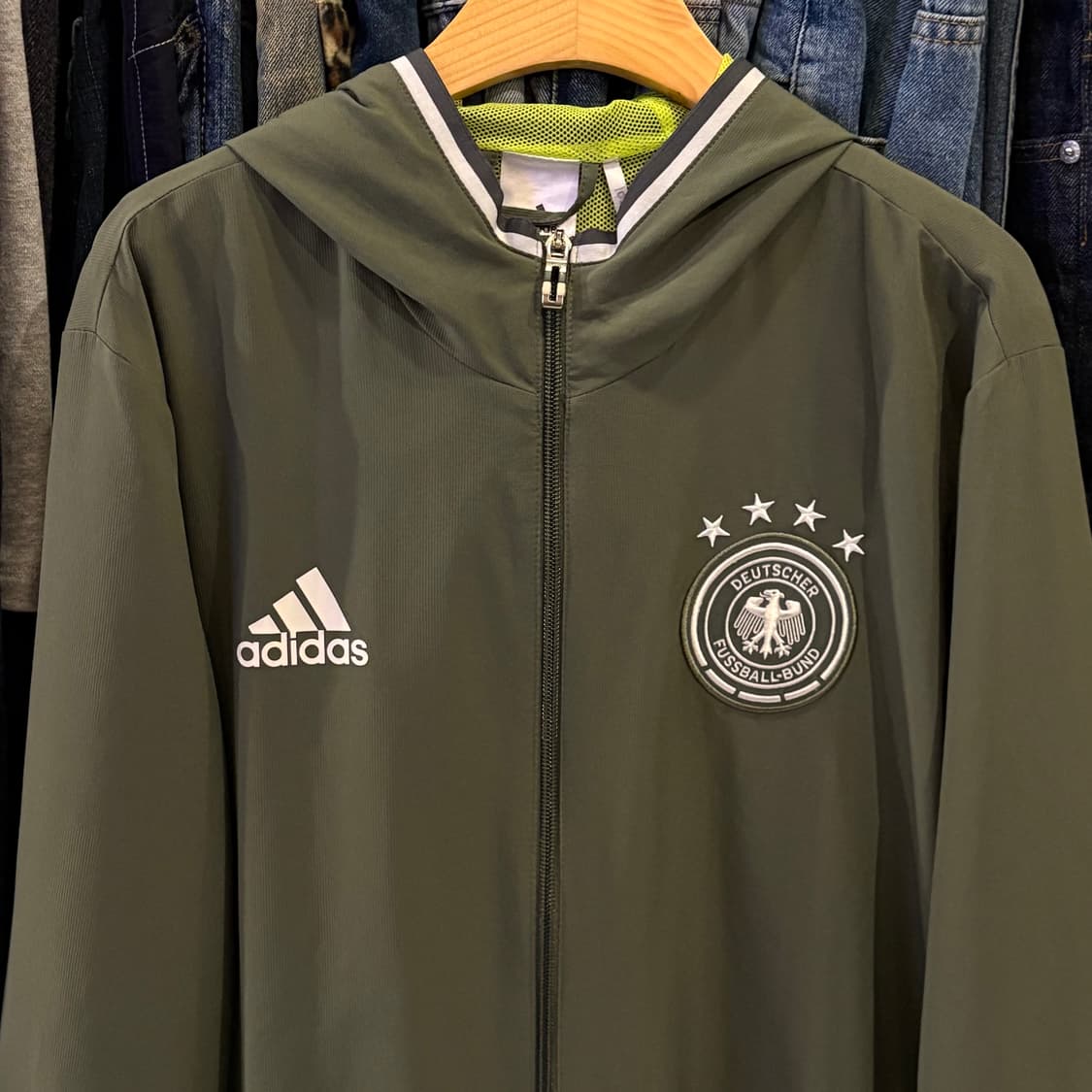 아디다스 독일 카키 바람막이 상품이미지3
