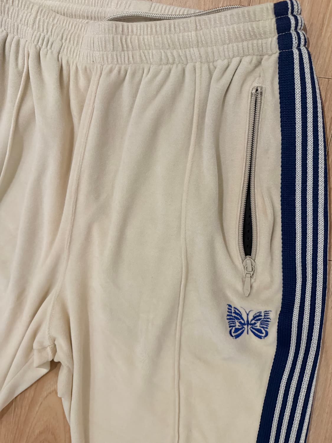 니들스 벨루어 트랙팬츠 내로우 핏 상품이미지2