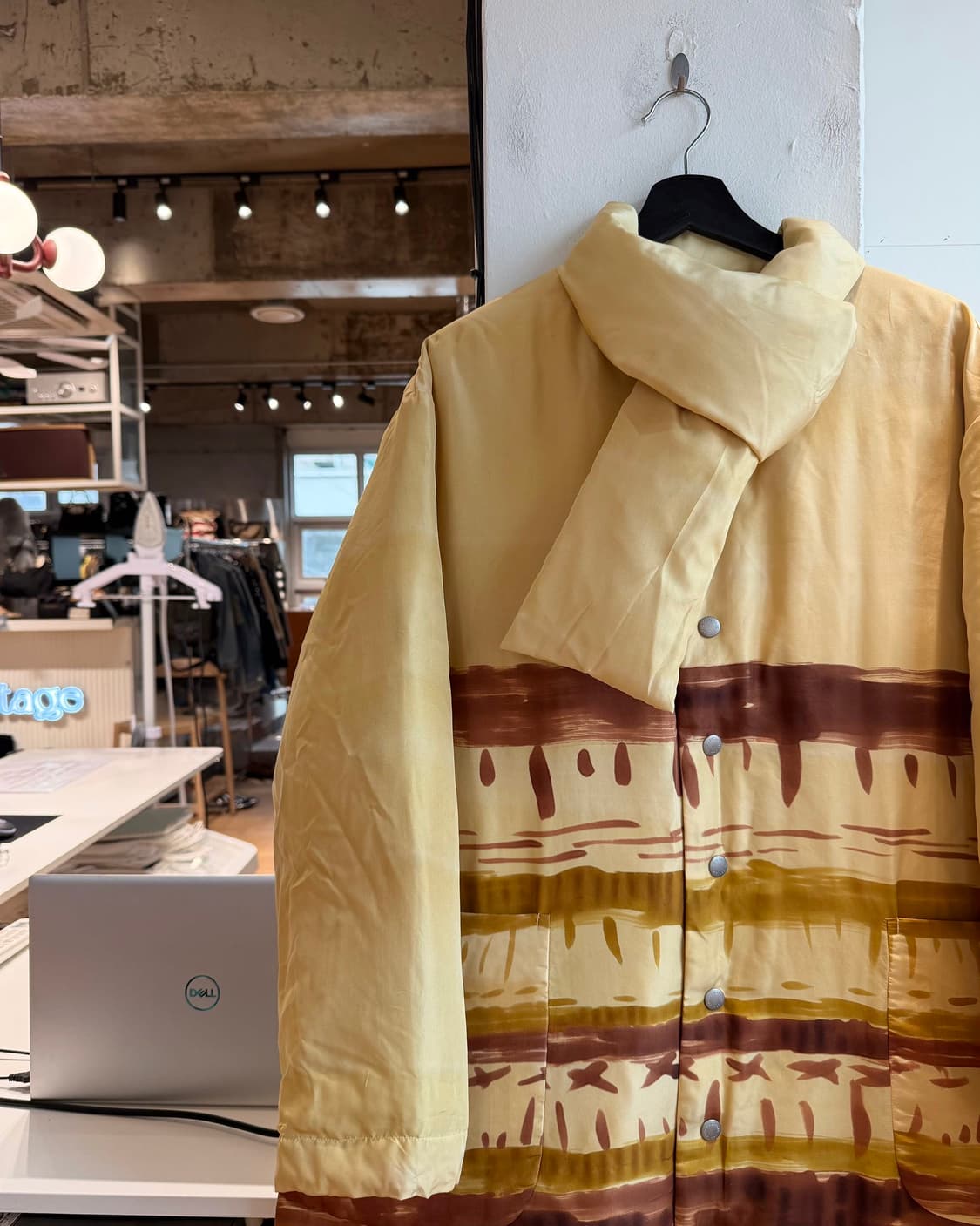 하이 스포팅 기어 베이지 페인팅 넥머플러 점퍼  상품이미지4