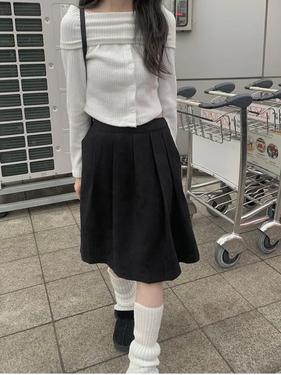 블랙 플리츠 미디 스커트 상품이미지3