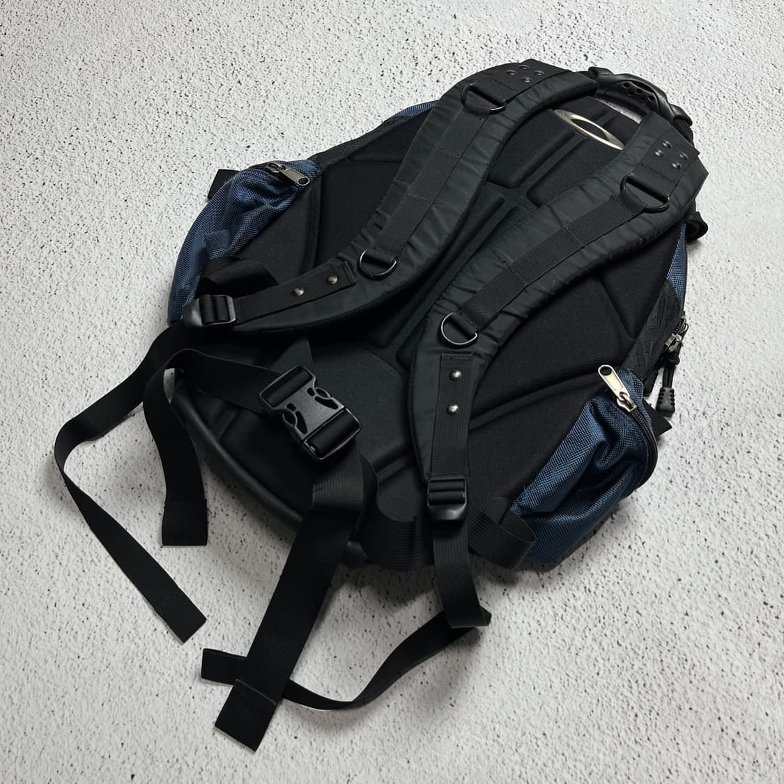 Vintage 00s Oakley Icon Backpack 2.0 상품이미지7