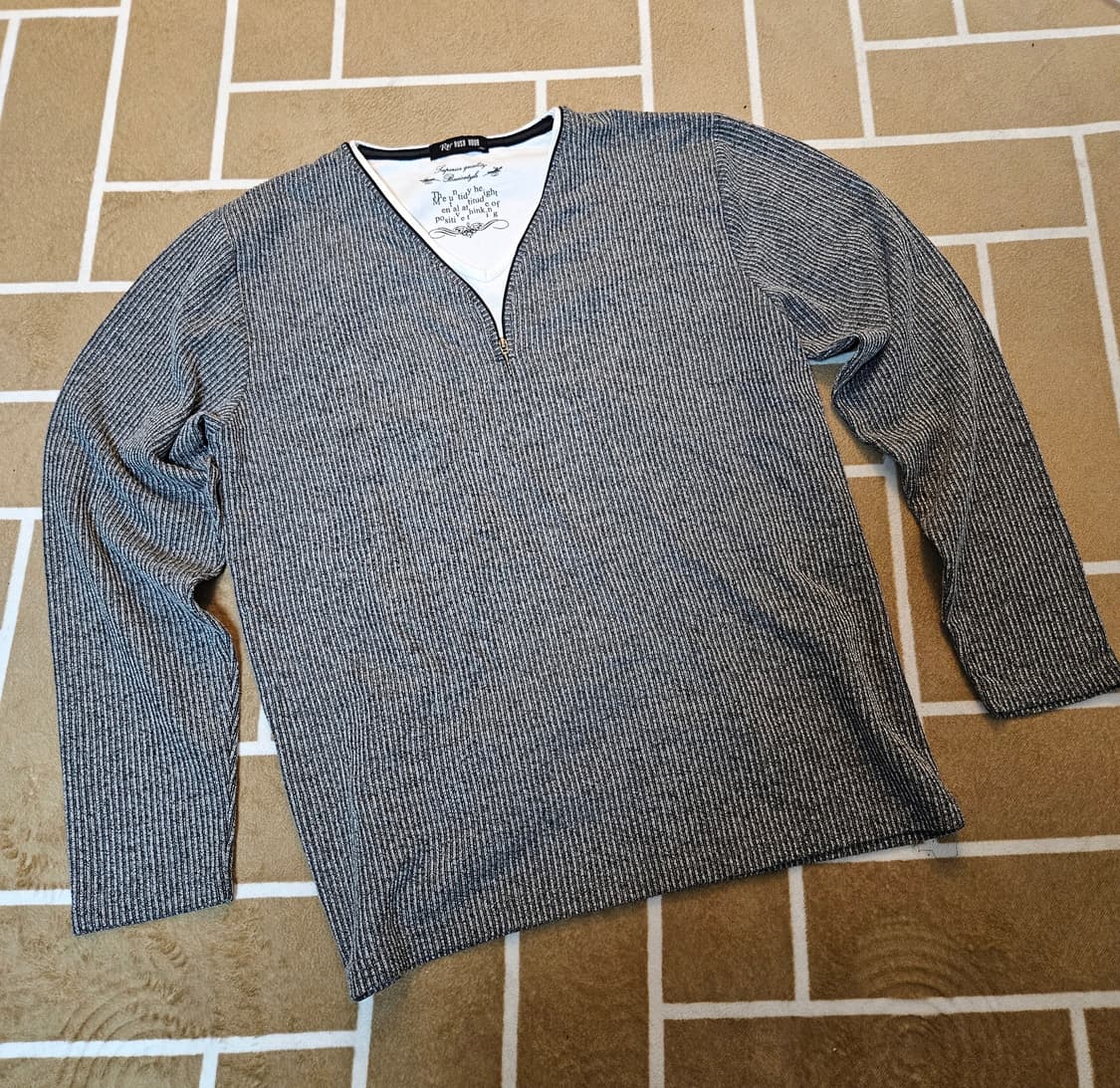 LUSH HOUR in Japan 브이넥 레이어드 지 집업 긴팔티셔츠 상품이미지1