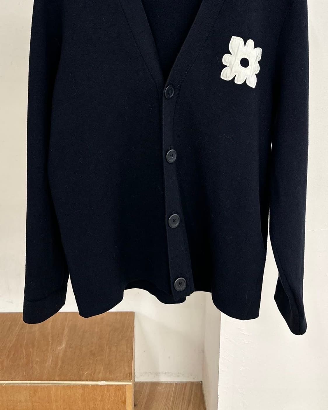 산드로 네이비 블루 플라워 패치 가디건 상품이미지5