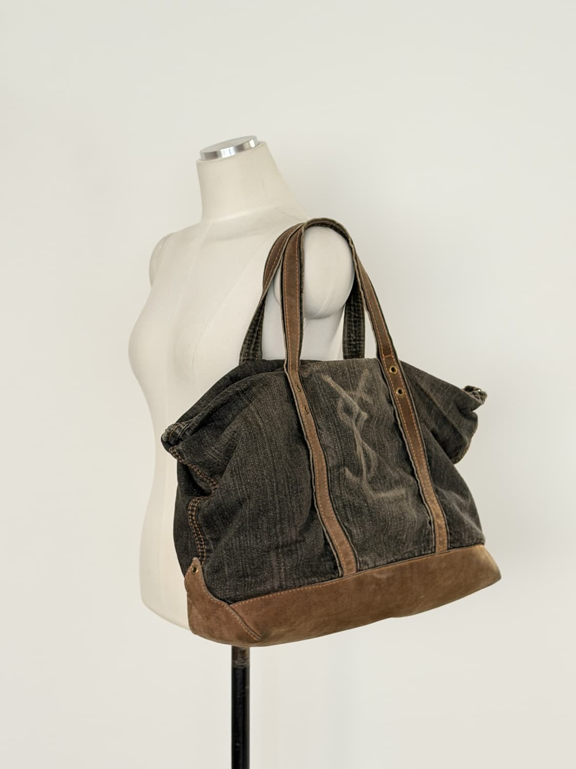 입생로랑 데님 카바스 토트백 상품이미지1