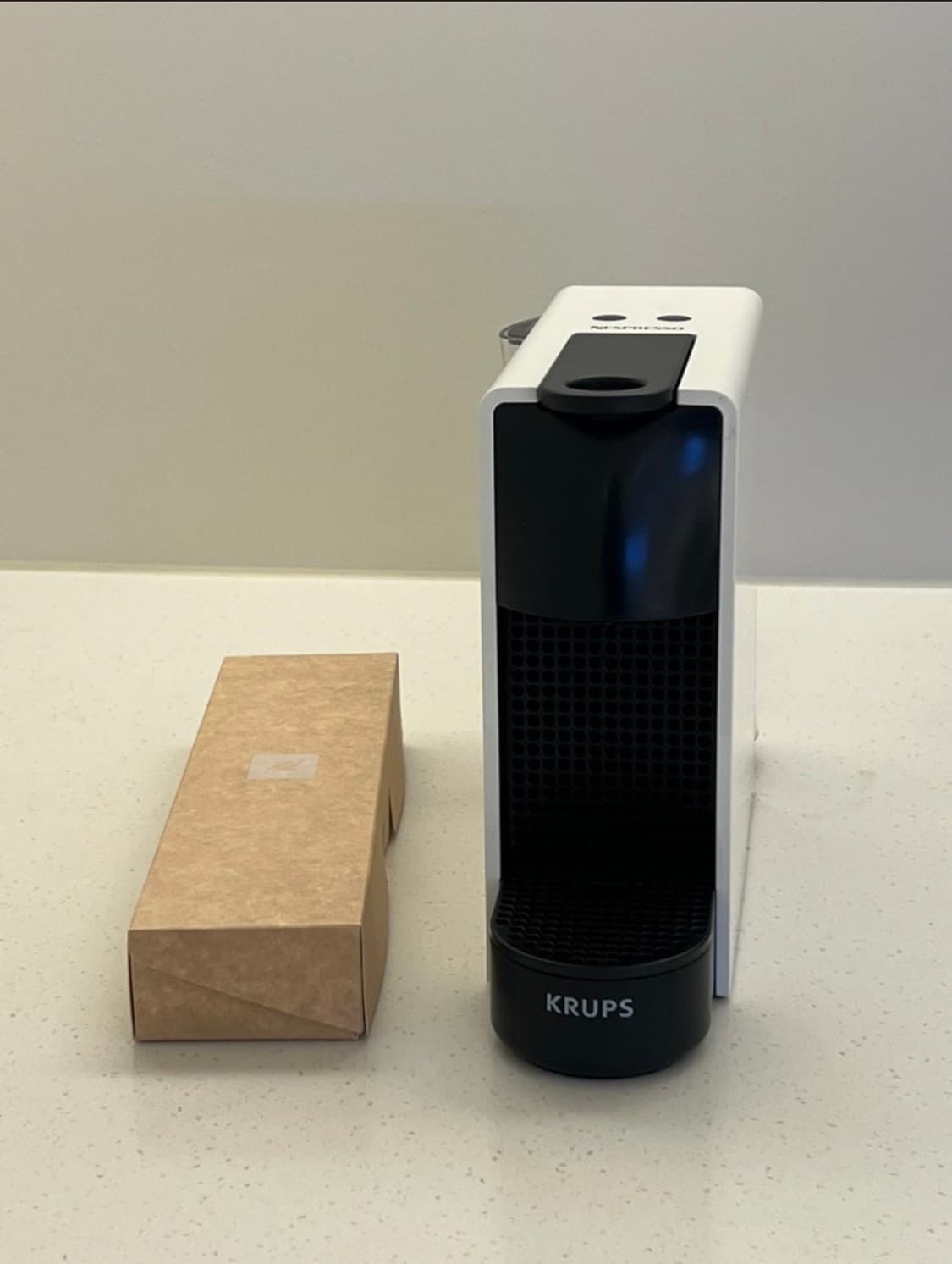 네스프레소 에센자 미니 C30 KRUPS 크룹스 화이트 상품이미지1