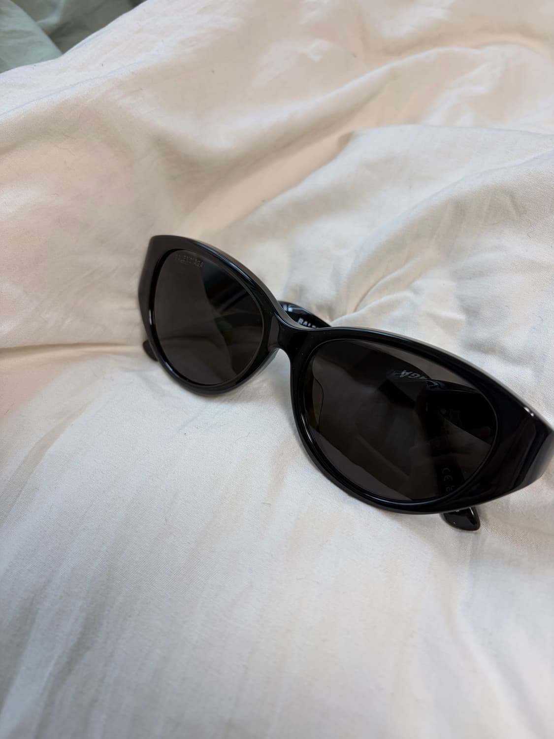 발렌시아가 트위스트 캣 선글라스 블랙 상품이미지3