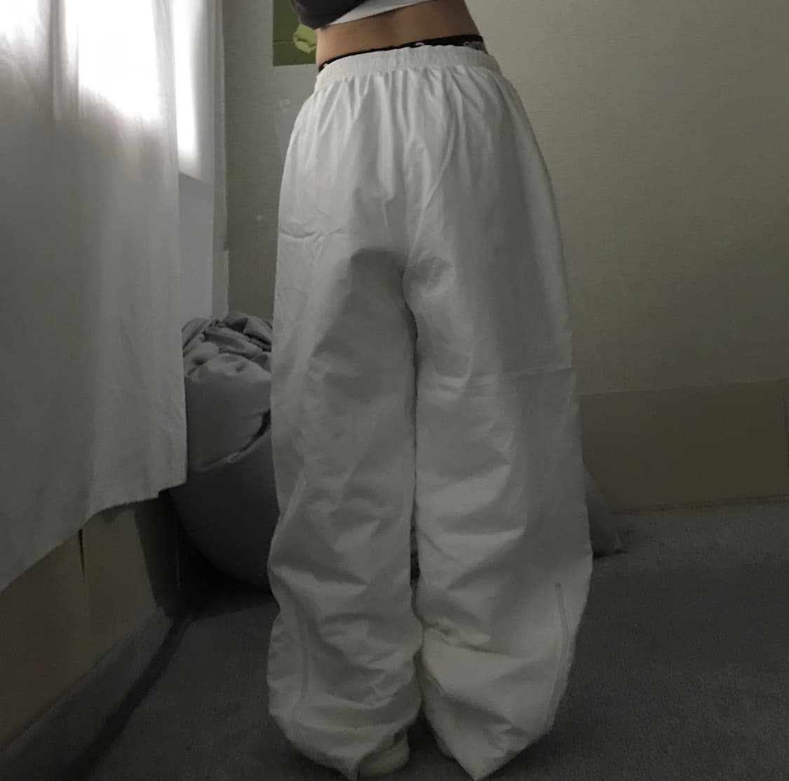 나이키 화이트 와이드핏 트레이닝 팬츠 상품이미지2