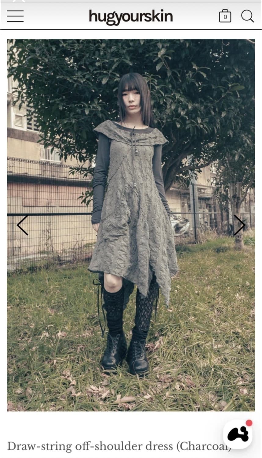 허그유어스킨 드로우 스프링 오프숄더 드레스 원피스 차콜 상품이미지2