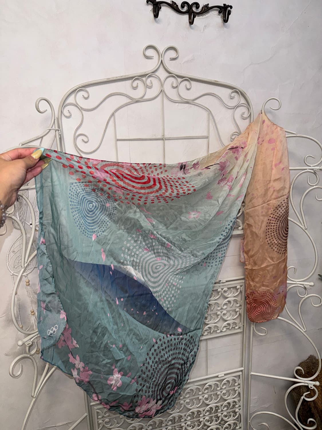 Gradient cherry blossom silk scarf 상품이미지3