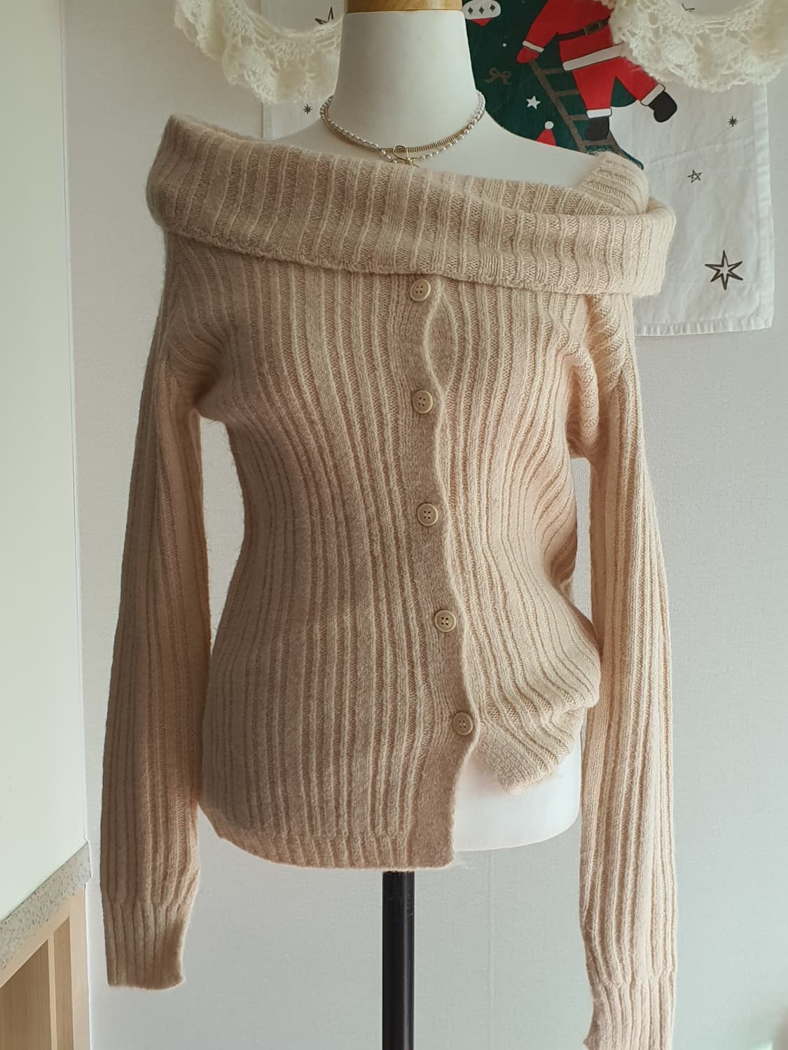 [빈티지] 오프숄더 니트 셔츠 베이지 상품이미지1