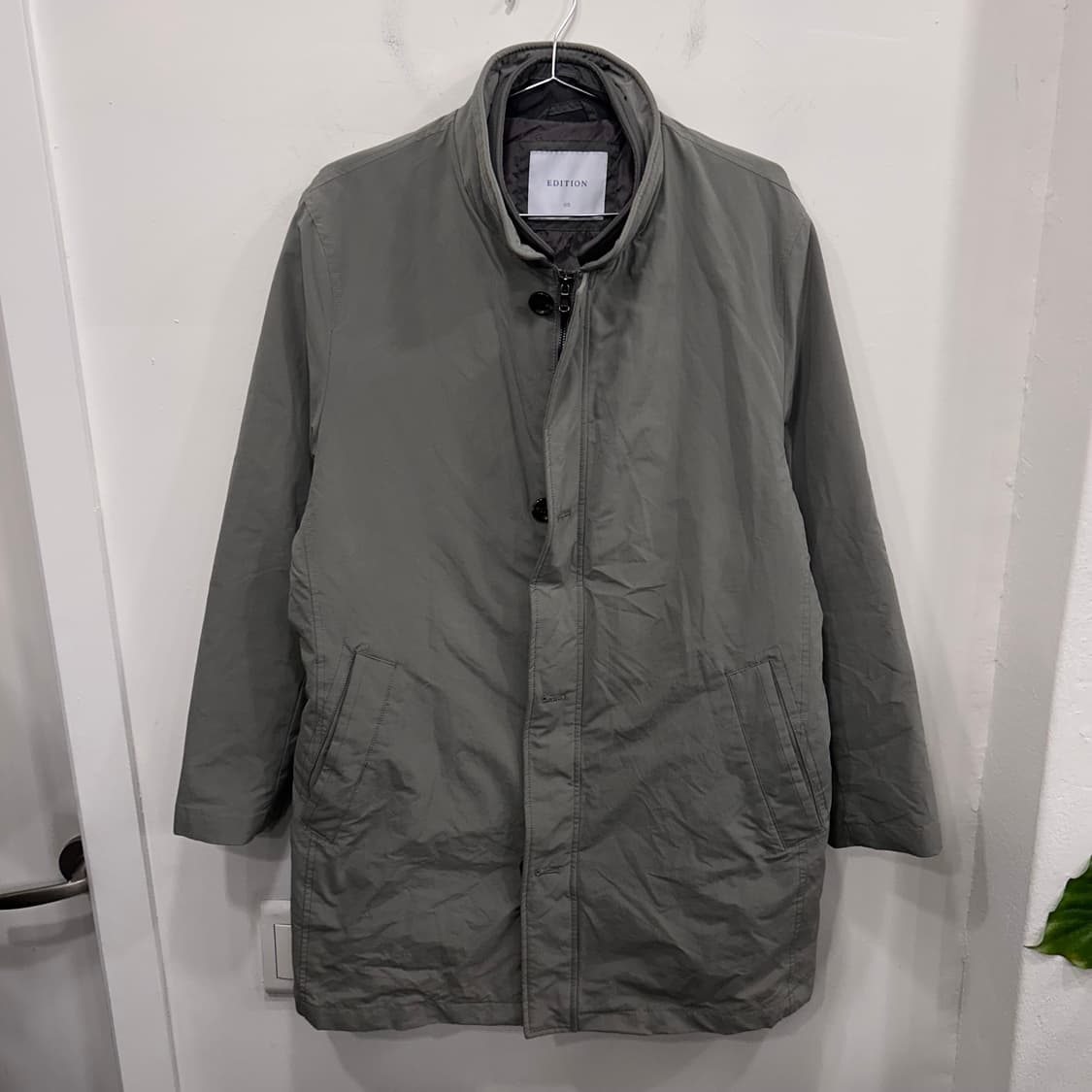 에디션 구스다운 안감 탈부착 하이넥 패딩 코트 상품이미지2