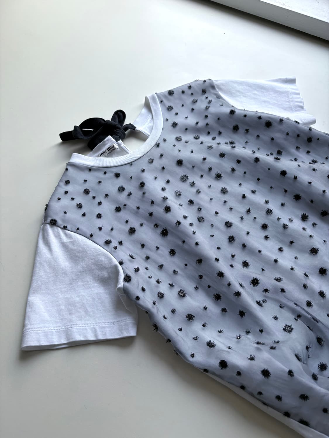 미우미우 시스루 디테일 리본 티셔츠 상품이미지4