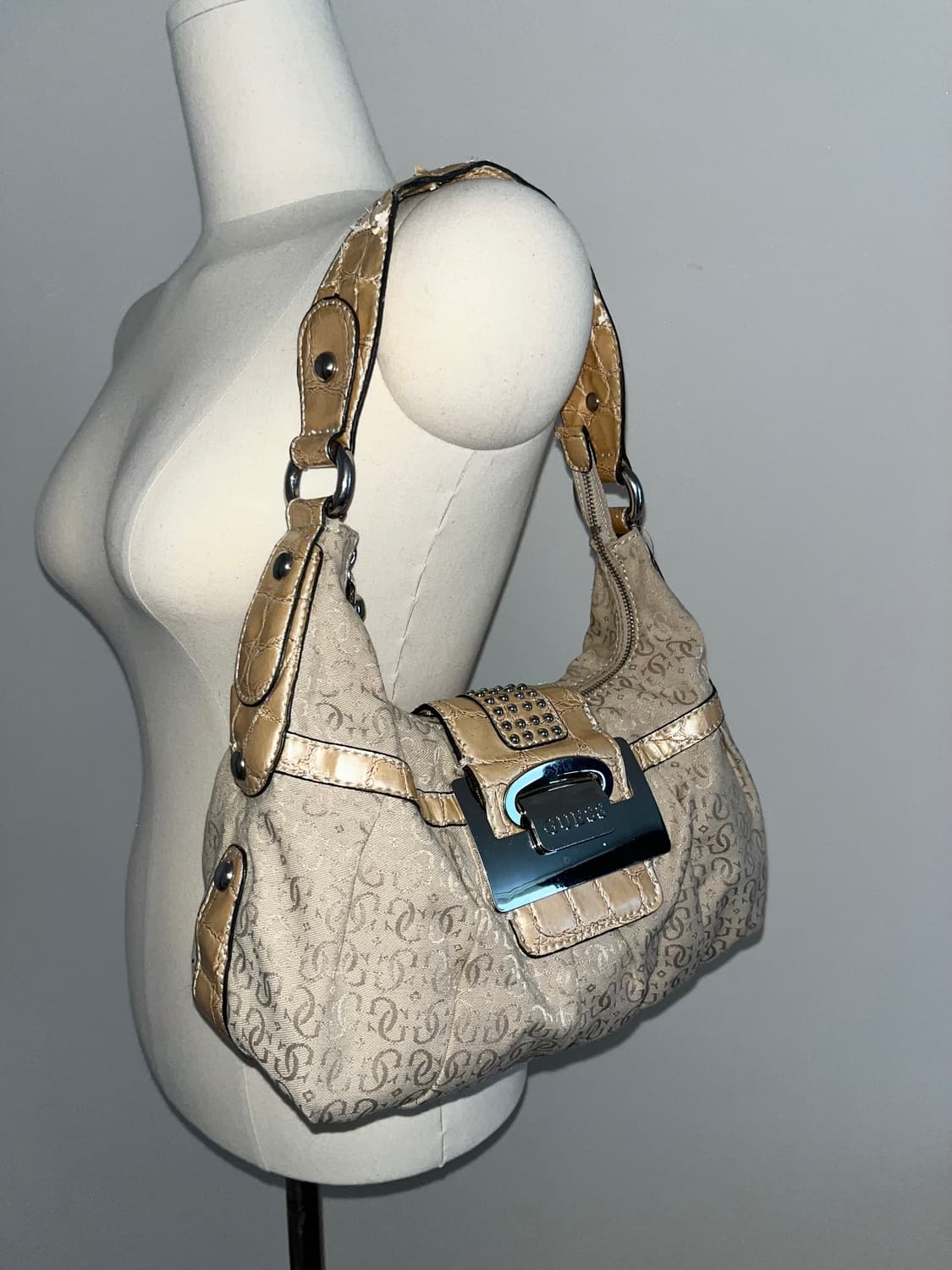 Guess beige Shoulder bag 상품이미지3