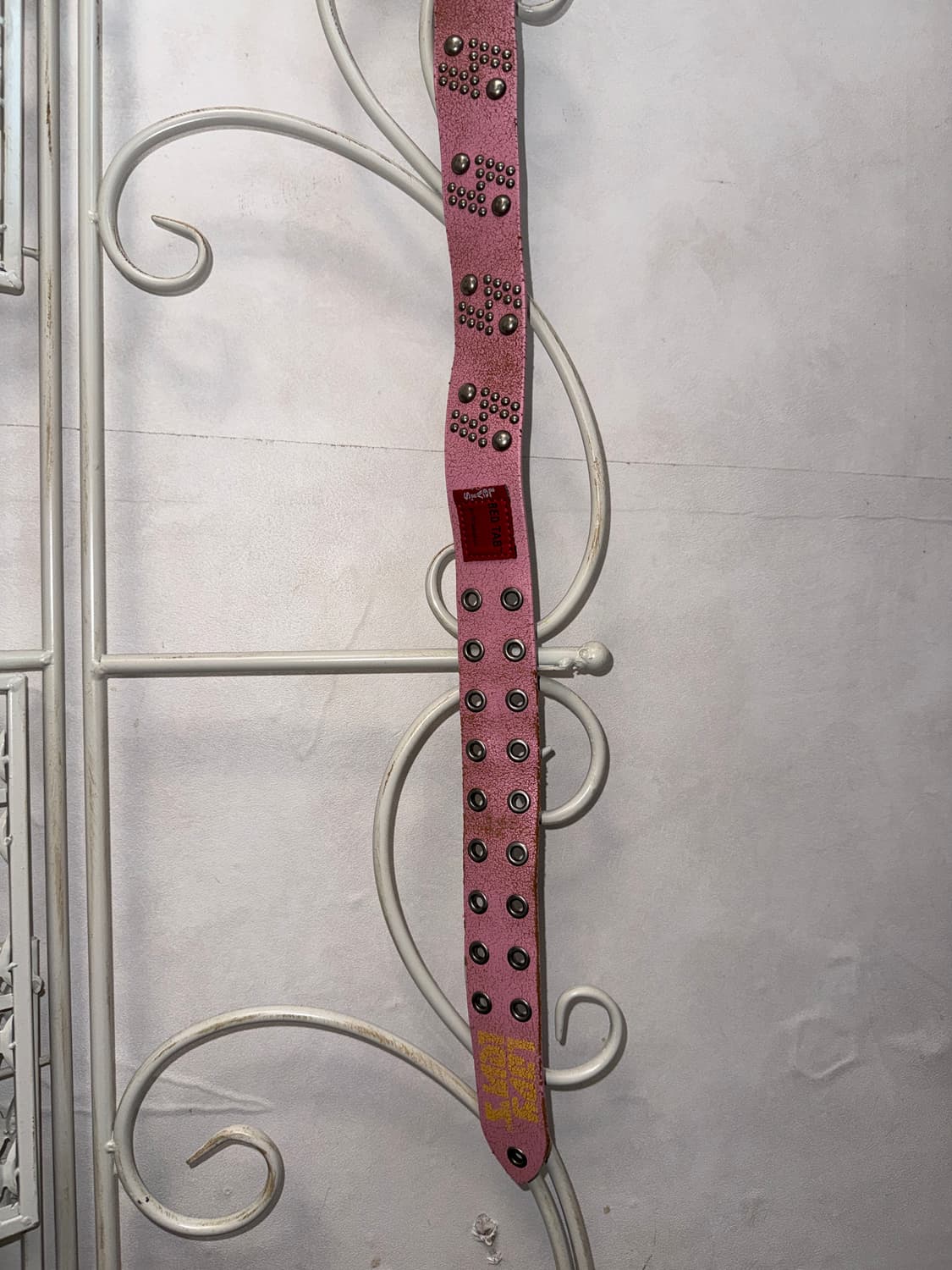 Levi’s pink stud punching belt 상품이미지7