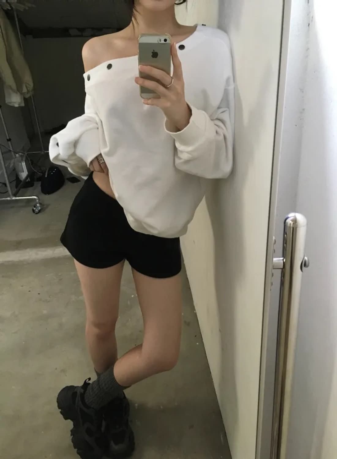 원숄더 버튼 맨투맨 상품이미지2