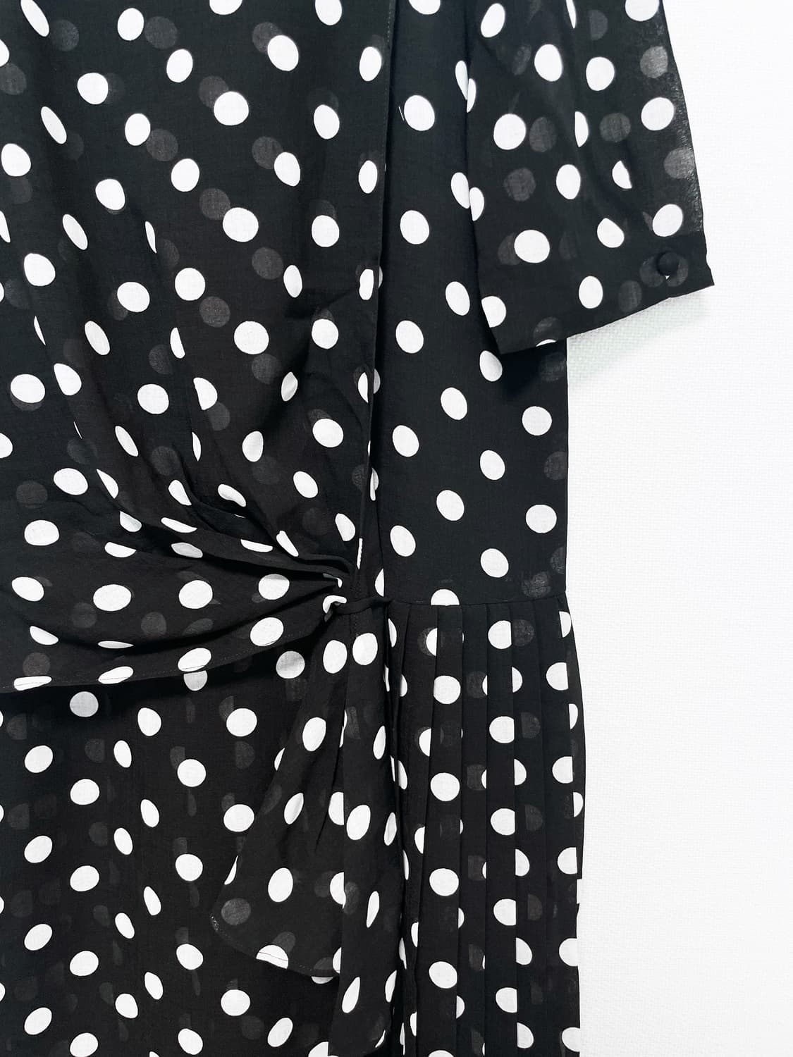 Pleated Wrap Dot Midi Dress - Black 상품이미지6