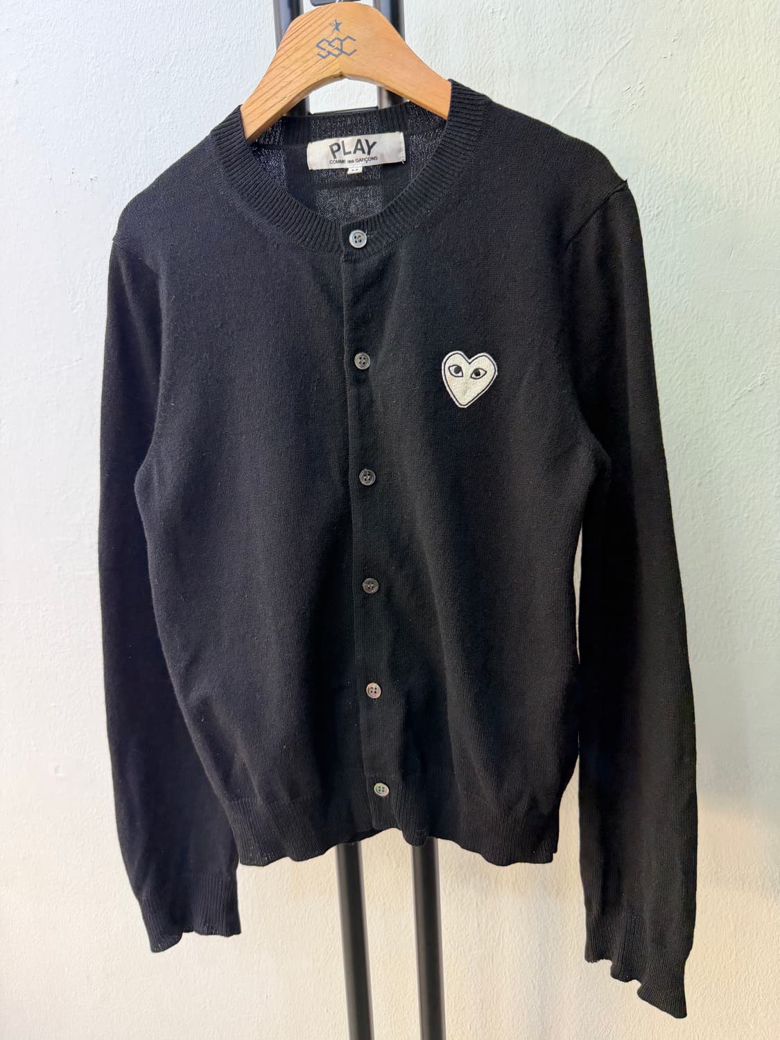 정품) 꼼데가르송 여성 블랙 하트 가디건 M 상품이미지3