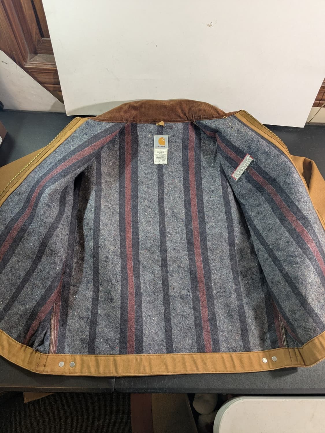 칼하트 J01 디트로이트 커스텀 자켓 브라운 상품이미지4