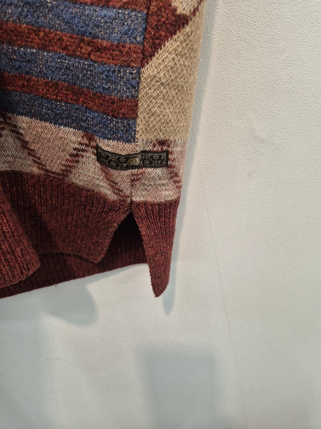 Thursday Island의 독특한 패턴이 돋보이는 니트 조끼 상품이미지3